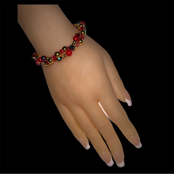 Shades of Red Twisted Beaded Bracelet - Picture 2 of 6